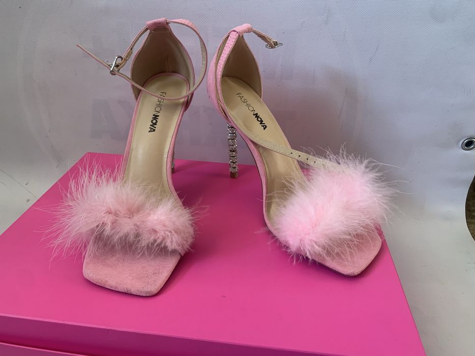 Женские босоножки