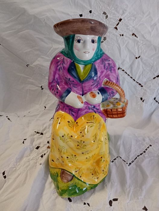 Canjirão em forma de figura feminina