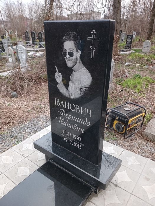 Бюджетные гранитные и бетонные памятники.