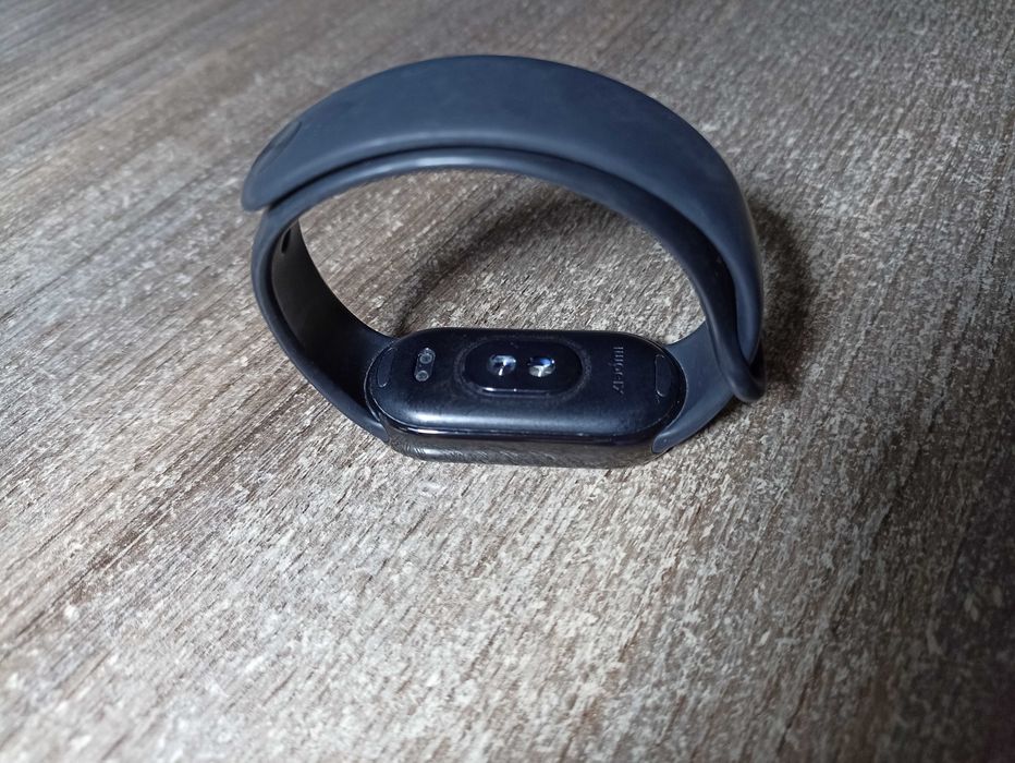 Фітнес-браслет Xiaomi Mi Smart Band 8 не працюють