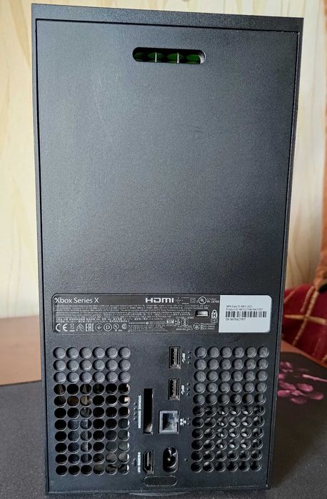 XBOX Series X 1тб + два геймпади