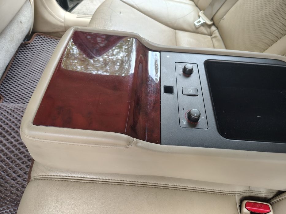 Продам семейный автомобиль