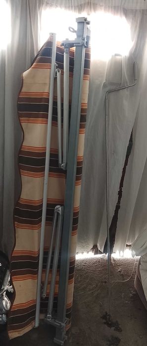 Toldo retrátil em muito bom estado tenho todas as peças