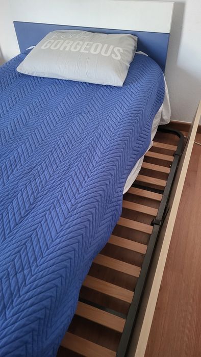 Vendo Cama Solteiro