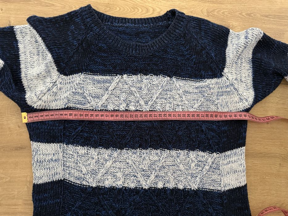 Sweter w paski dekoracyjny splot