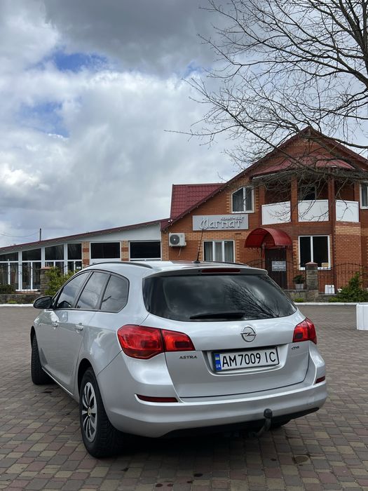 Opel Astra J Sports Tourer