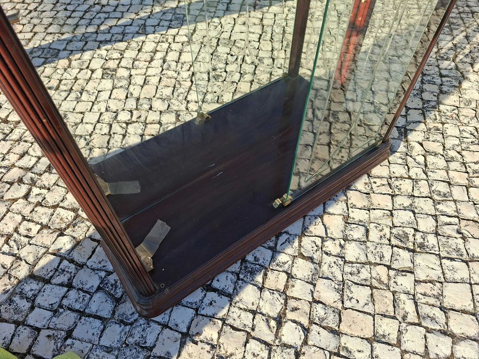 móvel cristaleira para restauro