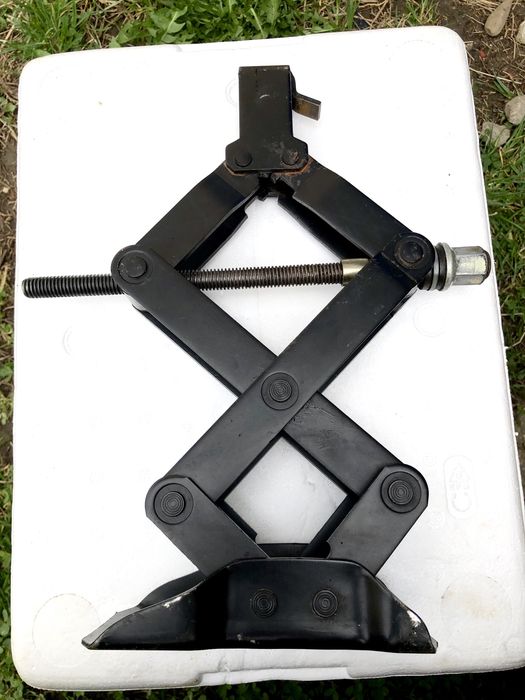 Podnośnik samochodowy Renault Kangoo I