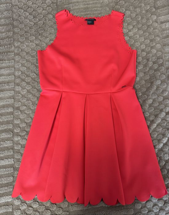 Красное брендовое платья от бренда Armani Exchange