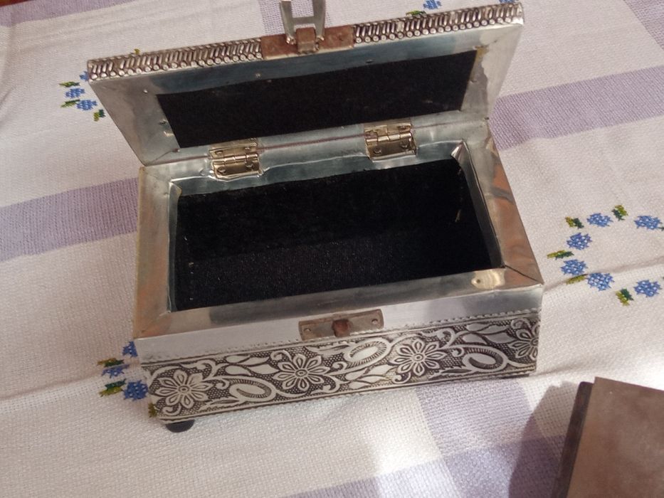 Vários Guarda - jóias e frasquinhos antigos (para desocupar)