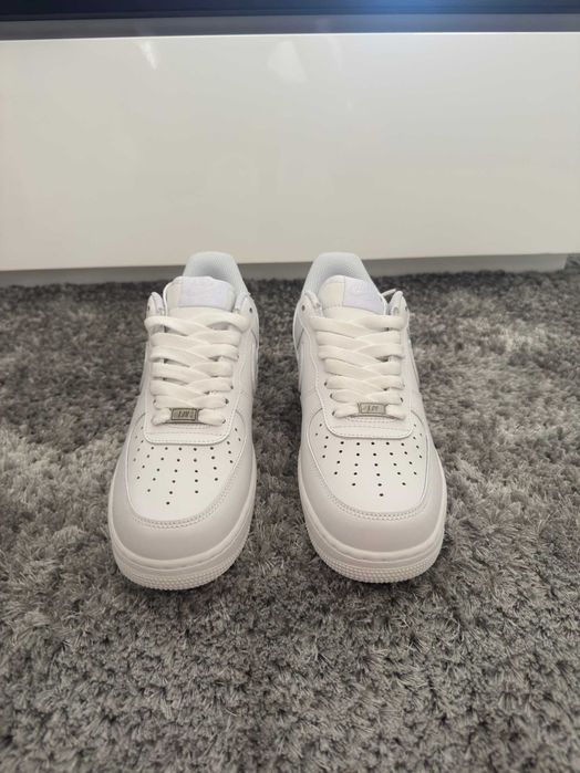 Ténis Nike Air Force brancos (41)