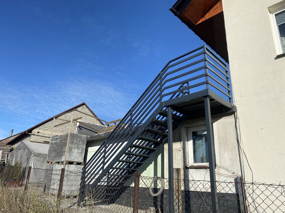 Schody metalowe zewnetrzne