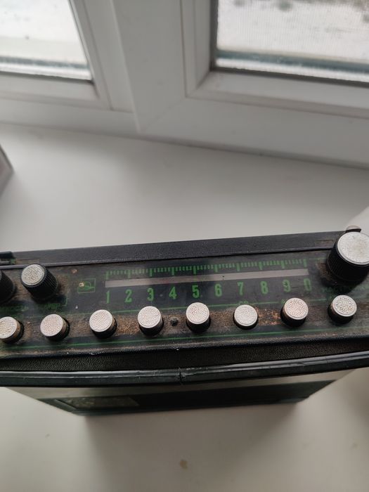 Продам радиоприемник на запчасти