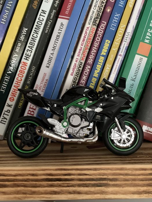 Модель 1/18 мотоцикла kawasaki ninja масштабна модель іграшка
