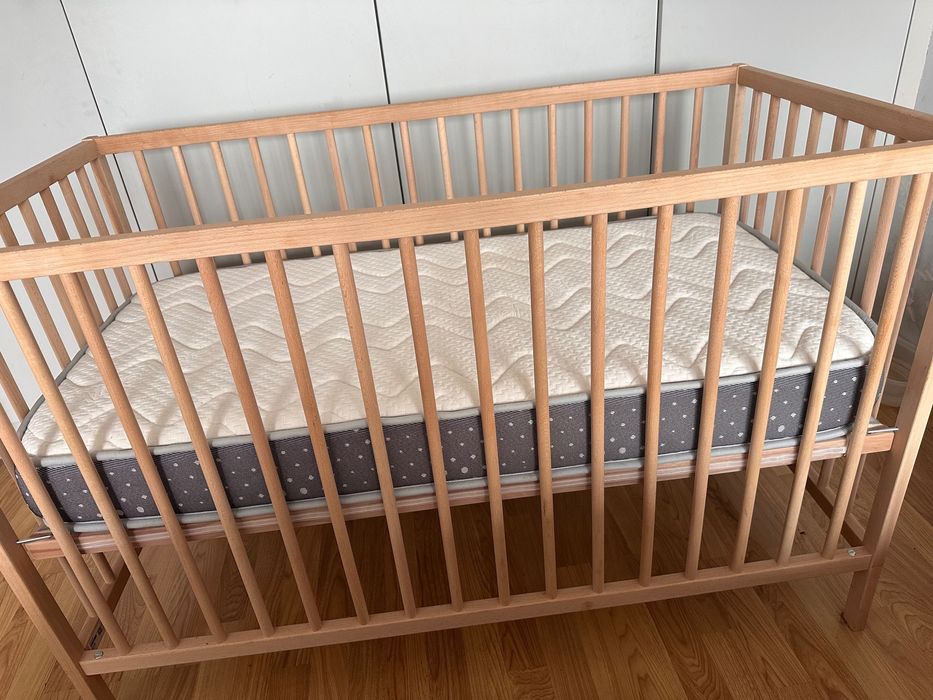 Vendo berço novo e colchão de brinde