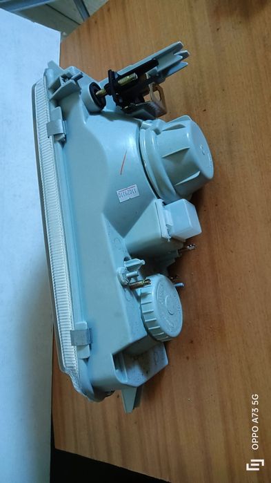 Farol Renault 9 / R11 Depo direito ótica 1987