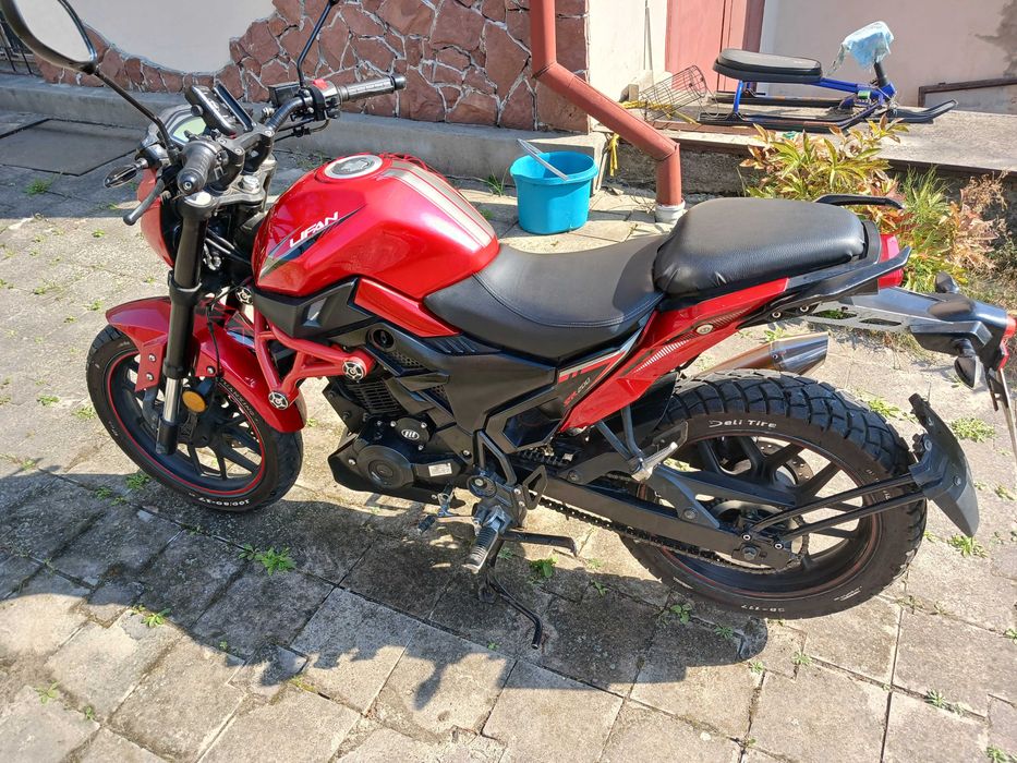 Продаю Lifan SR200