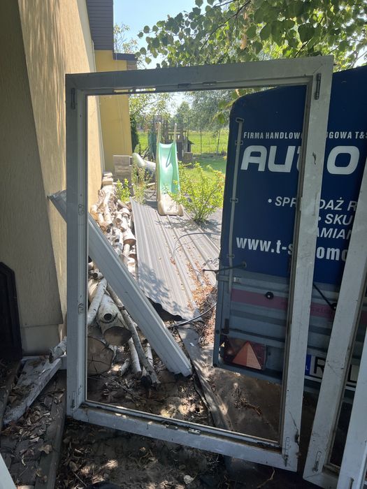 Okna ze złotymi szprosami