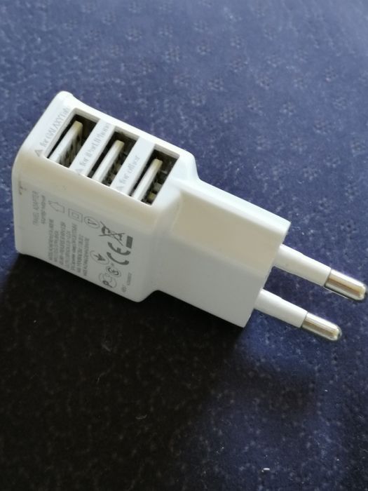 Carregador USB triplo