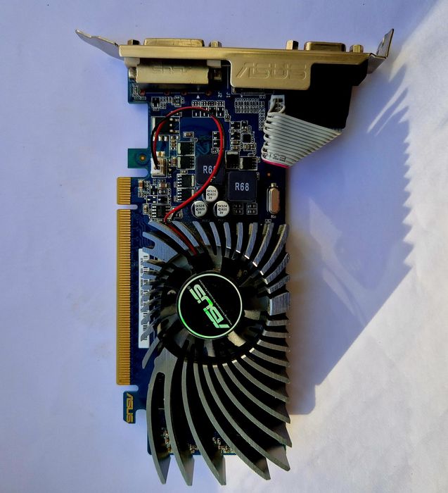 Продам видеокарту Asus GT620 1gb