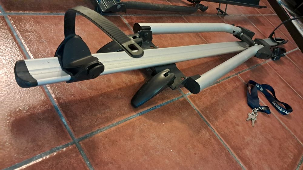 Suporte para bicicleta em alumínio com chaves