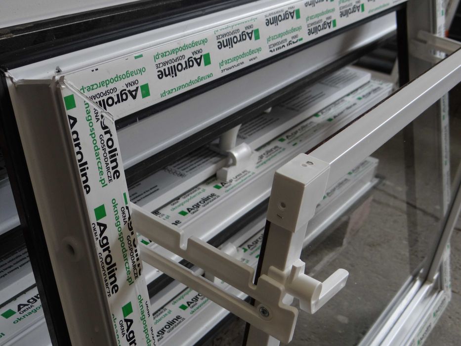 Dostępne od ręki ! Okno Gospodarcze, Inwentarskie 800x600 Orzech 1x