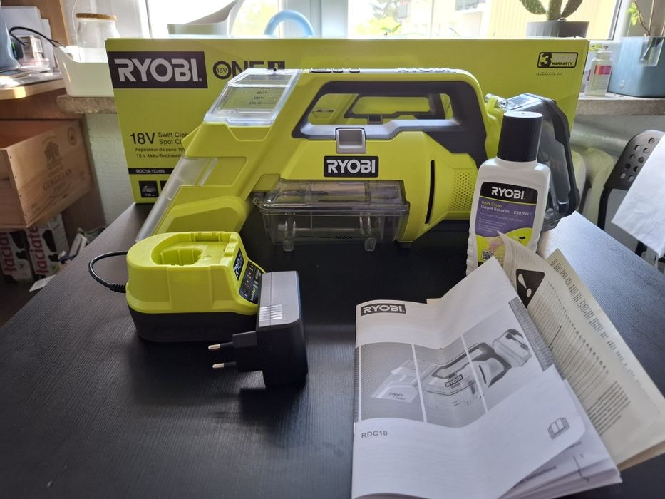 Kompaktowy odkurzacz piorący Swift Clean 18V ONE+ z akumulatorem 2.0 Ah i ładowarką gwarancja