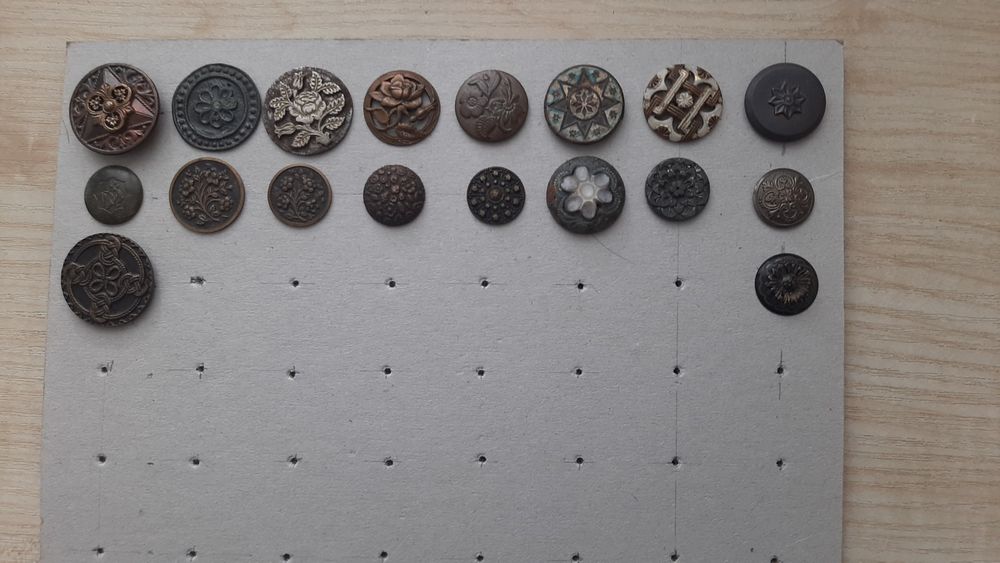 Продам разные коллекционные пуговицы.