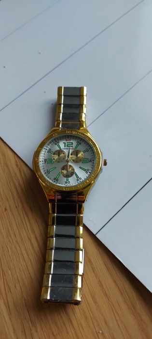 Sprzedam zegarek na 3