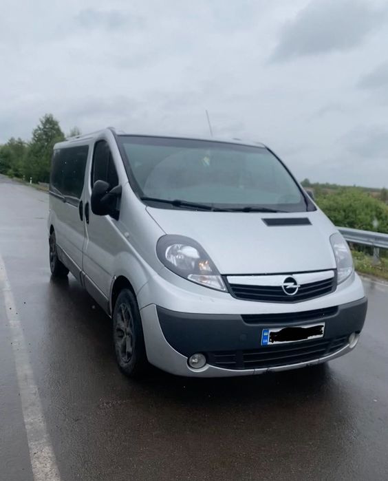 Опель Віваро 2.5