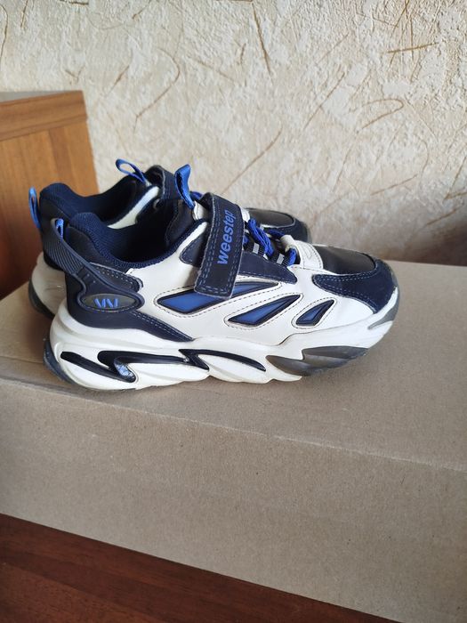 продам кросівки Weestep