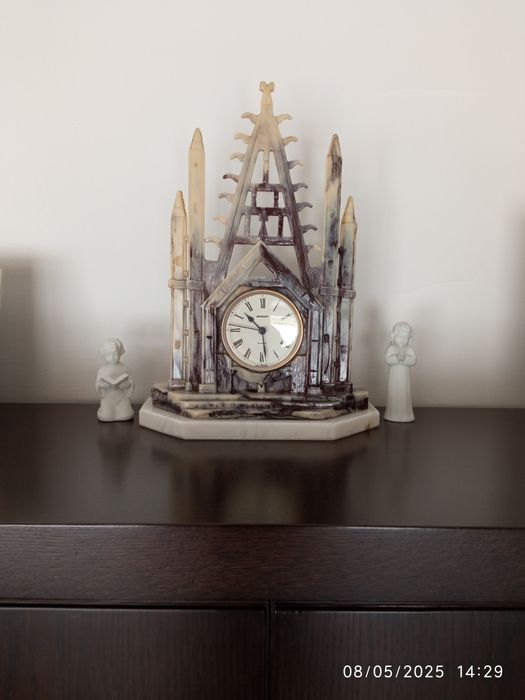 ACHADO Relógio catedral sagrada família Barcelona em alabastro