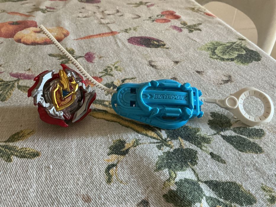 Beyblade    usado