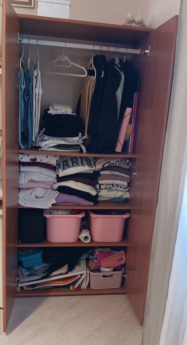 Móvel de guarda fato ou arrumação com prateleiras