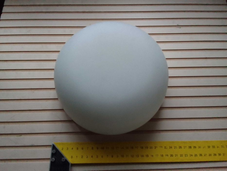 Klosz od plafonu, biały- mleczny, średnica 25cm.. dobry stan.