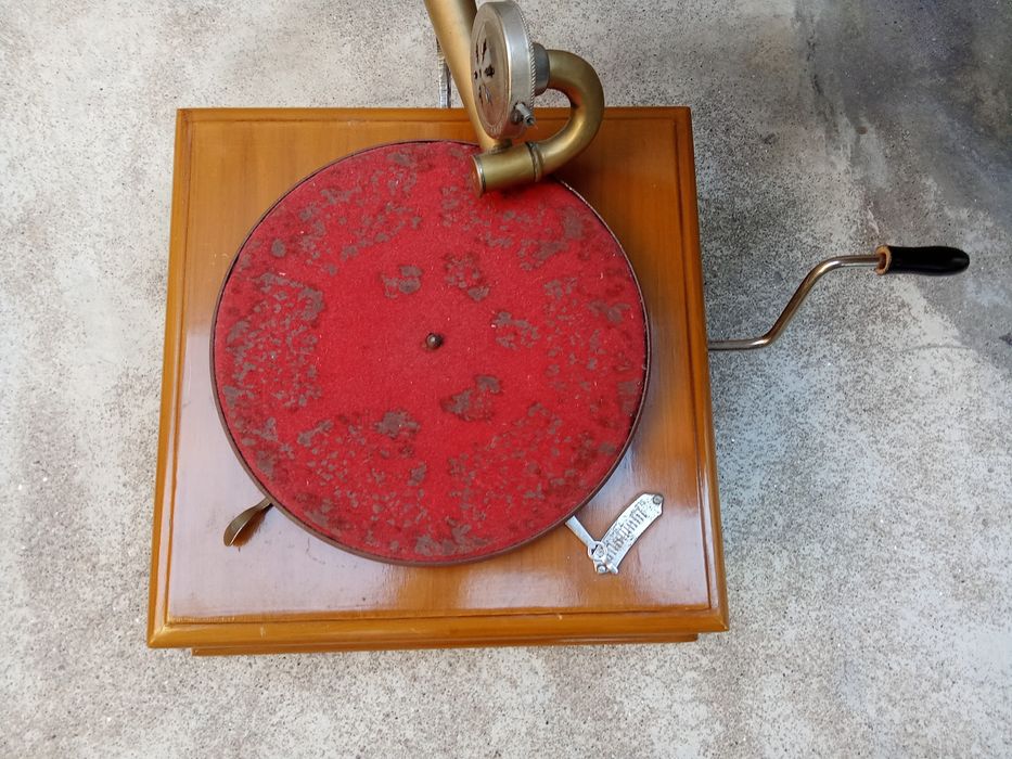 Grafonola antiga usada