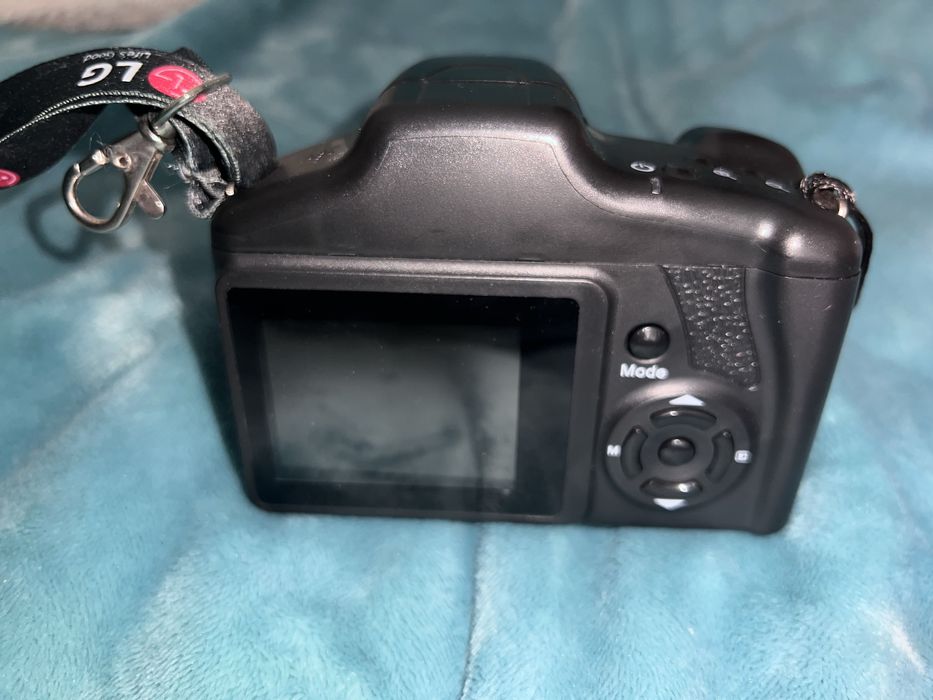 Aparat camera 16.0 Mega. pixel i Karta Pamięci w cenie aparatu