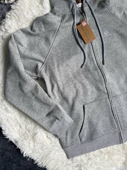 Зіпки Burberry.