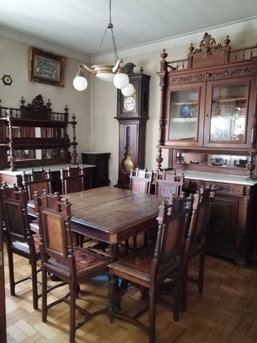 Mobília sala de jantar, carvalho húngaro, com 1 século. Só em conjunto
