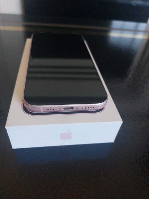 iPhone 15 pink 128 GB