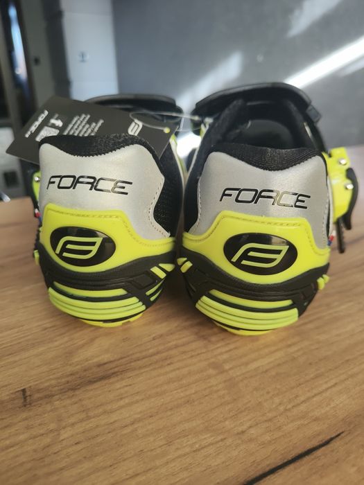 Buty rowerowe Force Fluo SPD carbon rozm 42
Force SPD carbon rozm 42
F