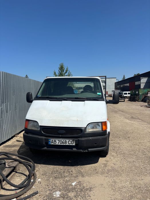 Машина Ford Transit