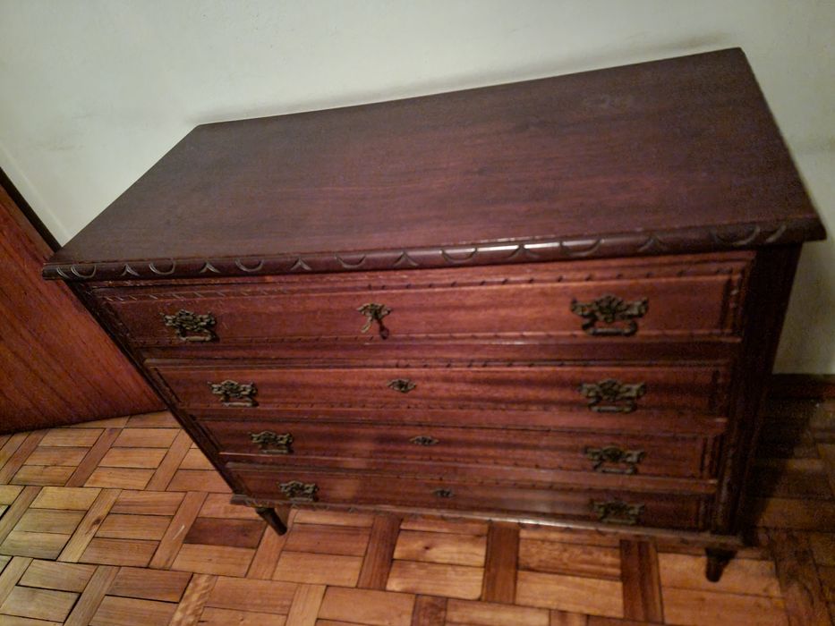 Cómoda com design antigo