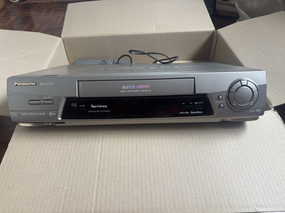 VCR Panasonic NV-FJ710 Hi-Fi Stereo (C/ Comando e Manuais)