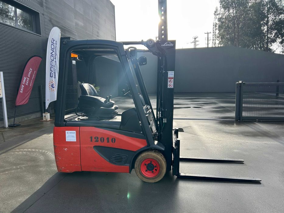 Empilhador Linde E16C-02 1600 Kgs Elétrico