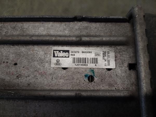 Radiador do intercooler VOLKSWAGEN Golf IV (1J1)