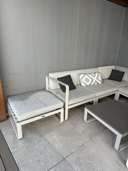 Conjunto de sofa e mesa exterior