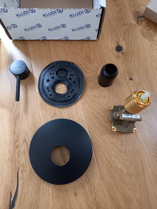 Podtynkowa bateria natryskowa czarny mat Kludi 
KLUDI 386553