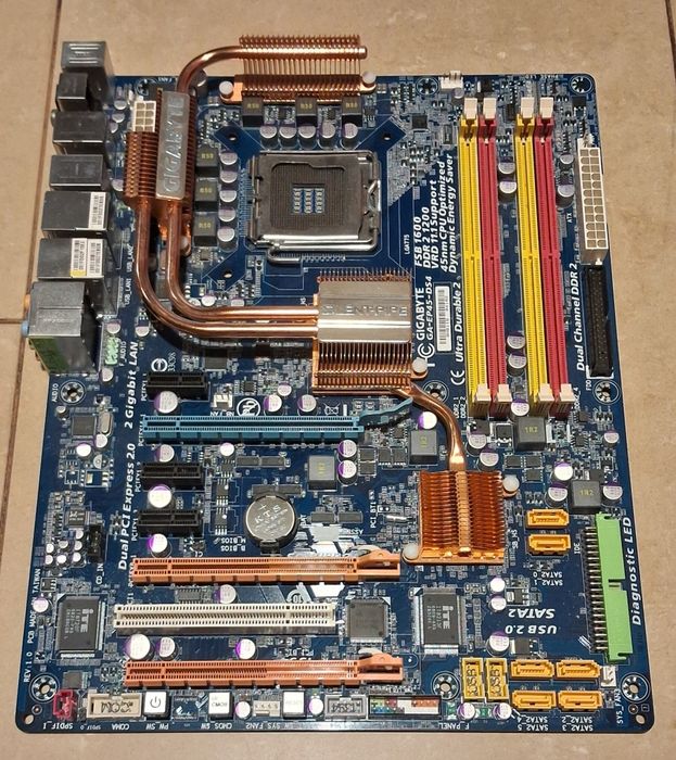 Plyta główna Gigabyte GA-EP45-DS4
