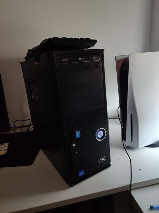 Vendo PC perfeitamente para jogos com monitor e controle da ps4